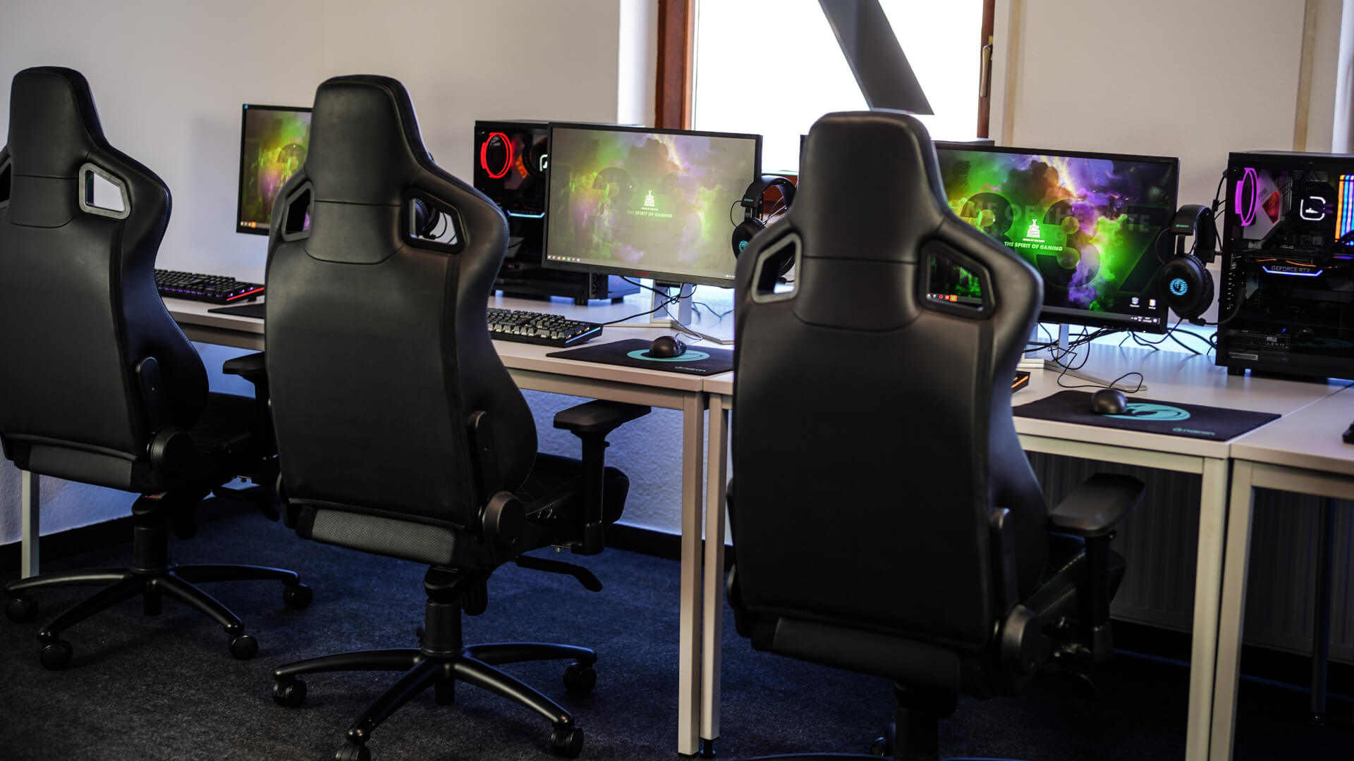 Make your daily gaming experience more comfortable with gaming chairs. Check out the TOP 5 ranking by Mebway